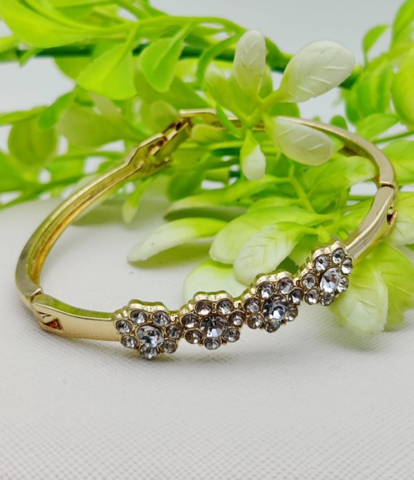 Sparkling Floral Adjustable Bracelet | Best Quality Artificial Bracelet For Girls & Women | Imported Elegance for Every Occasion | Elegant Design - Image 6
