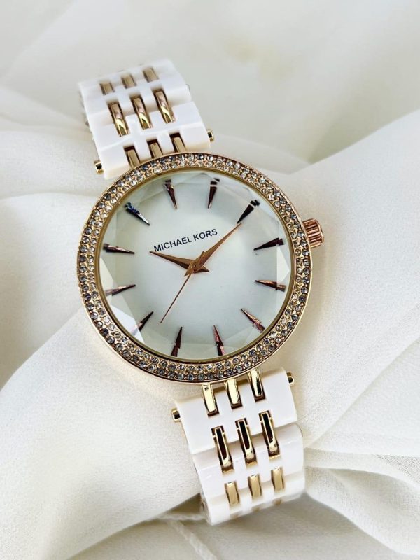 Stylish Women's Quartz Chain Watch - 1 Pc, Water Resistant Timepiece
