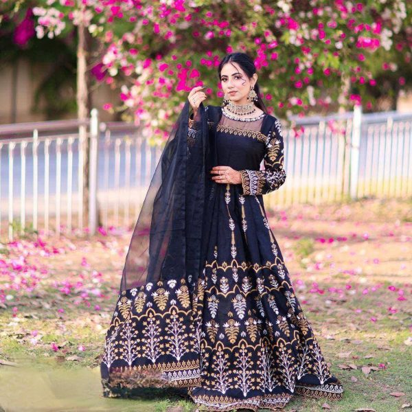Elegant Teal Katan Silk Block Printed Maxi Suit - 3 Pcs Set - Image 4