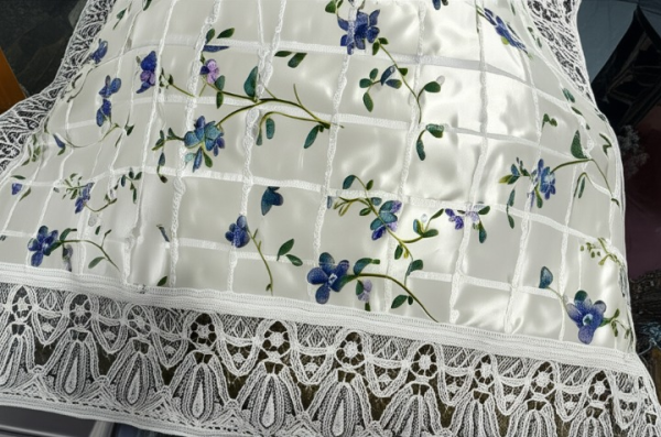 01 Meter Beautiful White Floral Dastarkhwan with Intricate Lace Border - Perfect for Traditional Dining | Dastarkhwan (30*49 inch) - Image 2