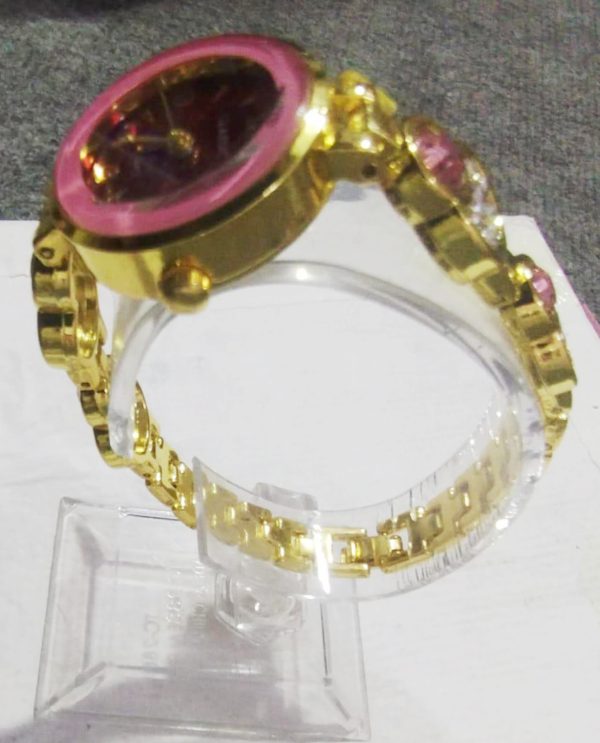 Ladies Beautiful Women's Watch in pink with golden stainless steel strap - Image 3