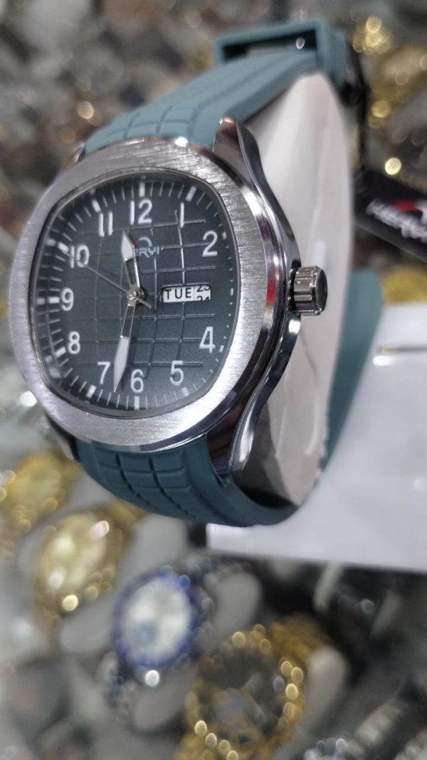 Heryi Men’s Watch with Silicone Strap Day and Date Function Analog Display -  Durable & Lightweight Casual Wristwatch | Men's Watch - Wrist Watch For Men - Stainless Steel Dial Rubber Strap  - Image 10