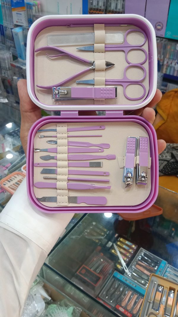 18 Pieces Portable Nail Clippers Beauty Tool Set - Image 2