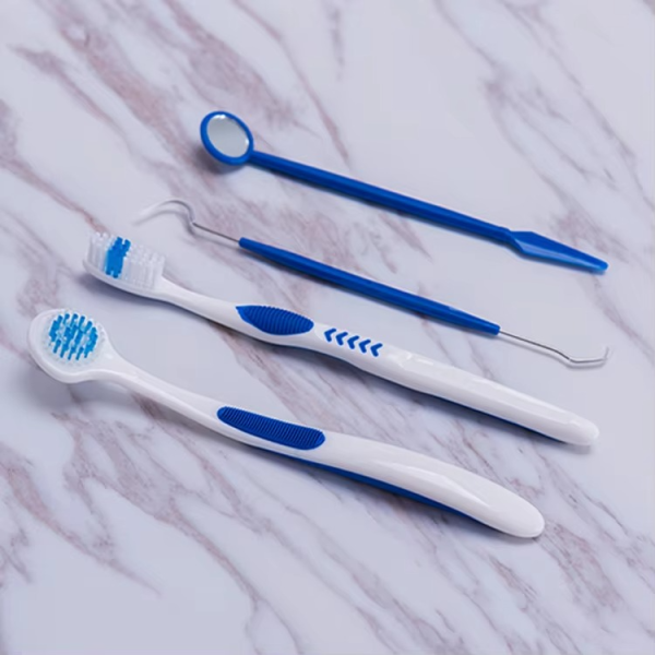 Oral Care Brush Kit 4 in 1 | Best Quality Oral Care Kit 04 PCs - Oral Hygiene Oral Care ( Random Color ) - Image 4