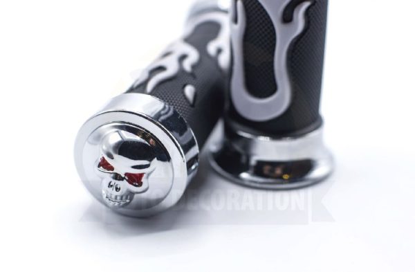 Universal Motorcycle Handlebar Grips 7/8" – Skull Head Flame Rubber Hand Grips (Black/Blue, Black/Red) - Image 5