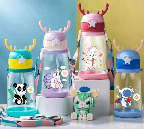 Adorable Reindeer-Themed Kids Water Bottle – Durable Thorn-Shaped Design with Leak-Proof Lid, Easy-Grip Handle, and BPA-Free Material for School, Travel, and Outdoor Activities - 600ml - Random Color - Without Box